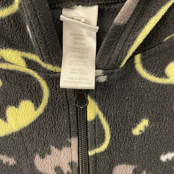 Batman one piece, onesie, fleece pajamas, size 8-10 - Picture 3 of 4